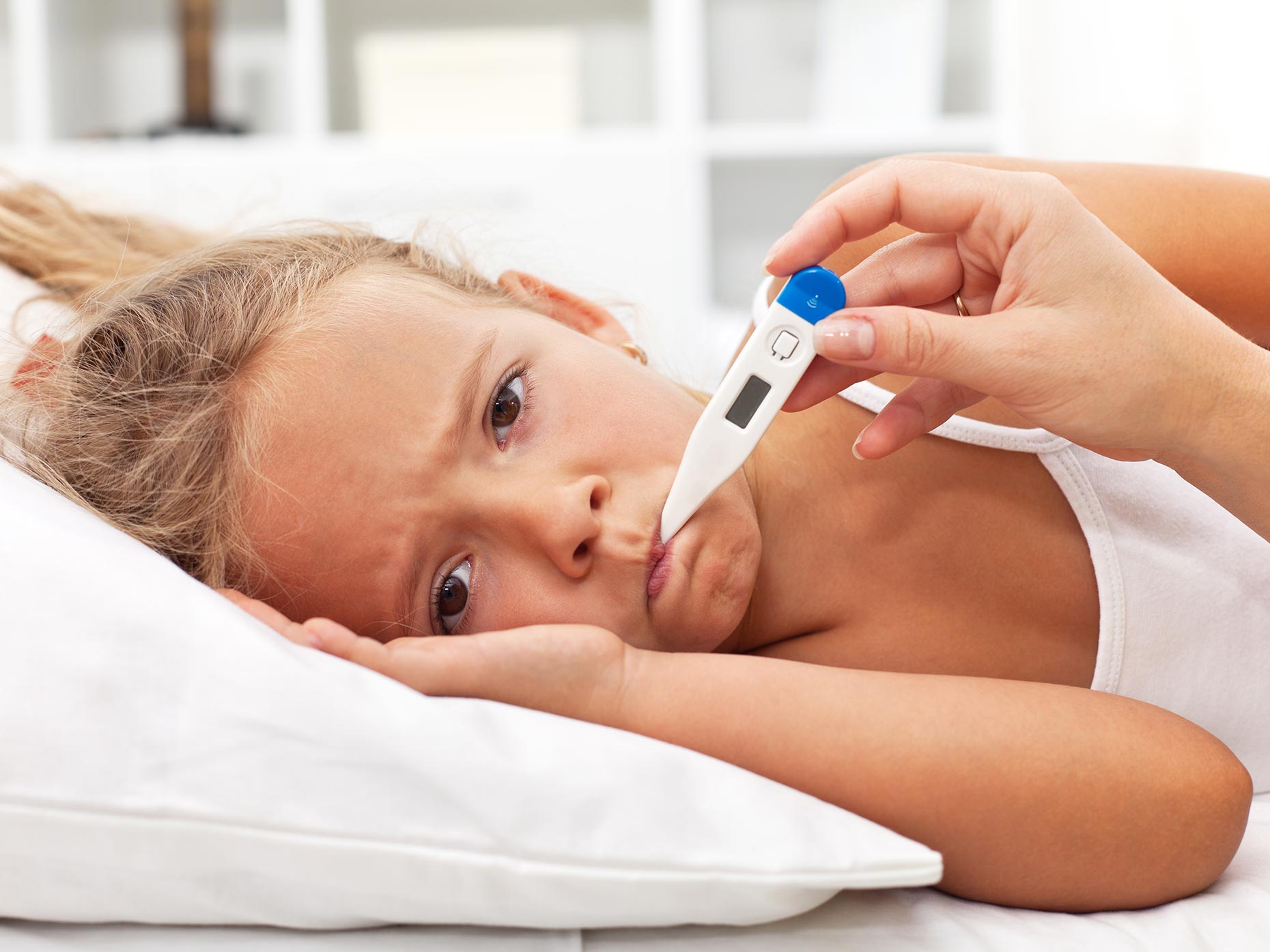Ротавирус грипп. Ребенок болеет. Ротавирусной инфекции у детей. Вирусные инфекции у детей педиатрия.
