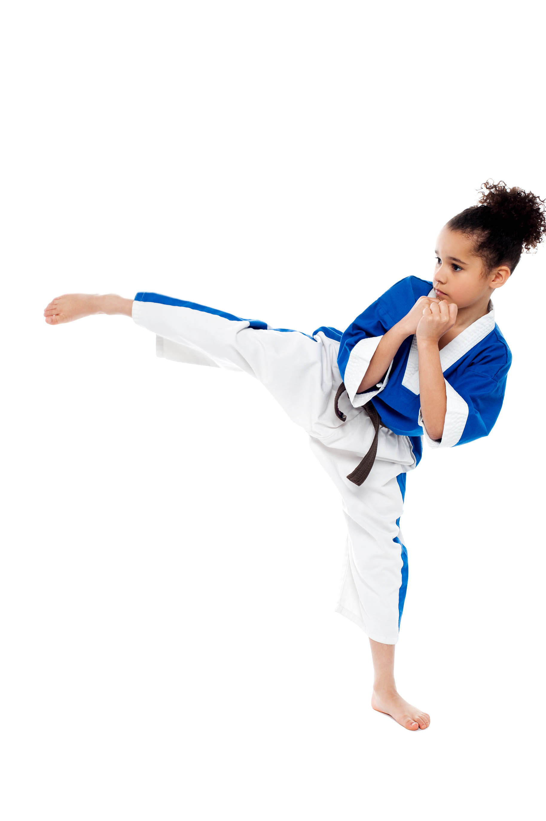 bambina pratica karate