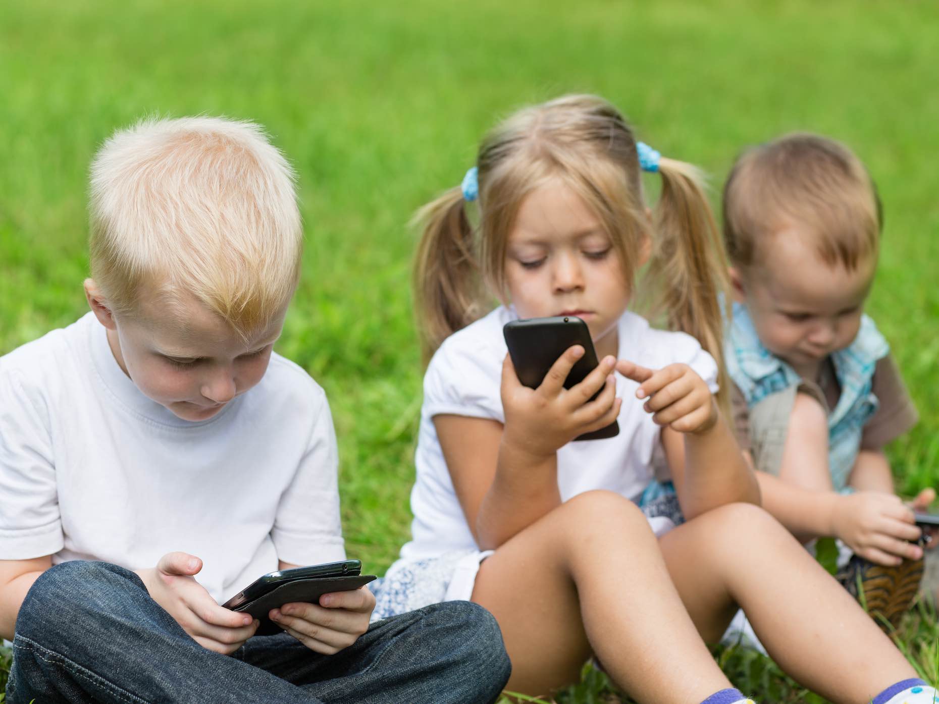 Lo smartphone fa davvero male ai bambini? - Amico Pediatra