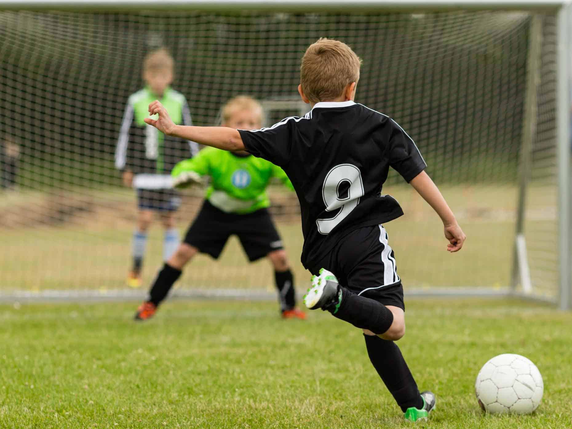 A quanti anni si può iniziare a giocare a calcio? - Amico Pediatra