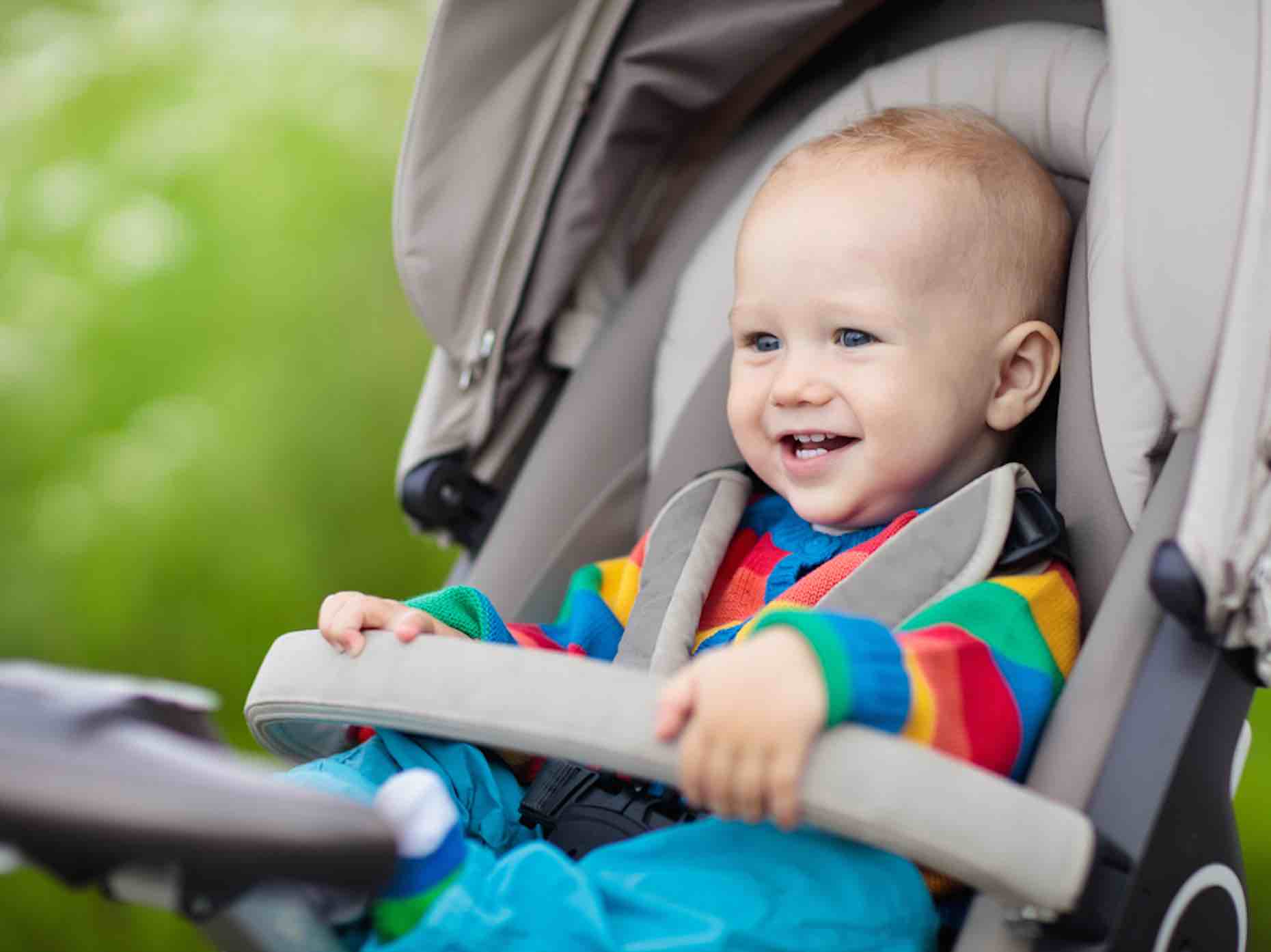 Bimbi nel passeggino: da che mese e fino a che età - Amico Pediatra